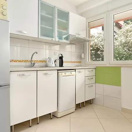 Seven Minute Walk To Old Town *