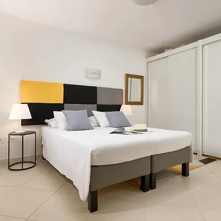 Seven Minute Walk To Old Town Apartamento Split