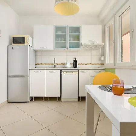 Seven Minute Walk To Old Town Apartamento