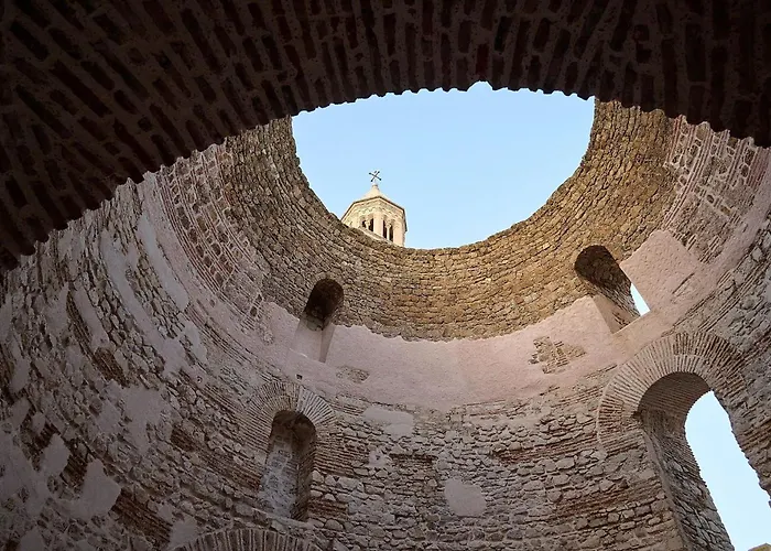 Seven Minute Walk To Old Town